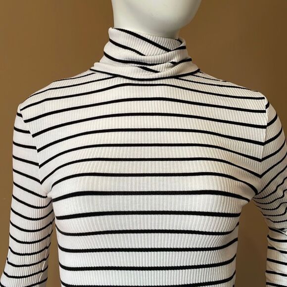 H&M long sleeve turtleneck - Picture 2 of 7